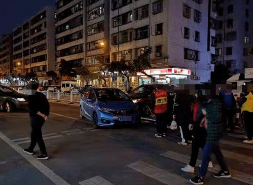 吃瓜在围栏上,揭秘日常生活中的趣味瞬间