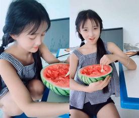 小宝吃瓜大战,一场爆笑的美食盛宴