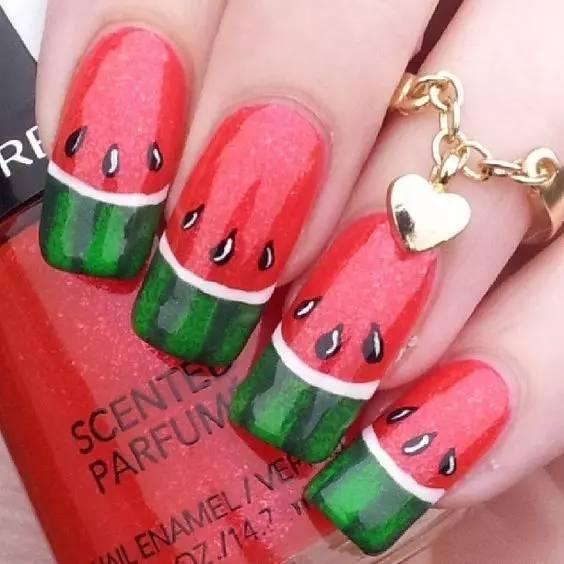 美甲假装吃瓜,假装吃瓜，指尖演绎夏日风情