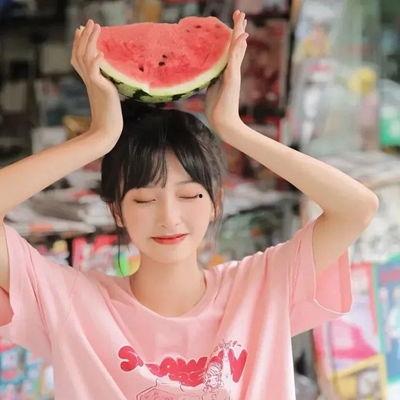 吃瓜看戏女孩图片,揭秘“吃瓜看戏女孩”的趣味人生