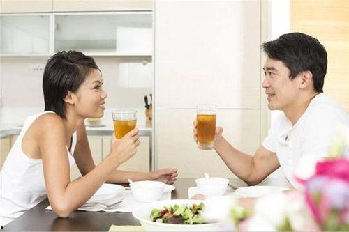 梦见同事吃瓜,揭秘同事吃瓜背后的职场心理