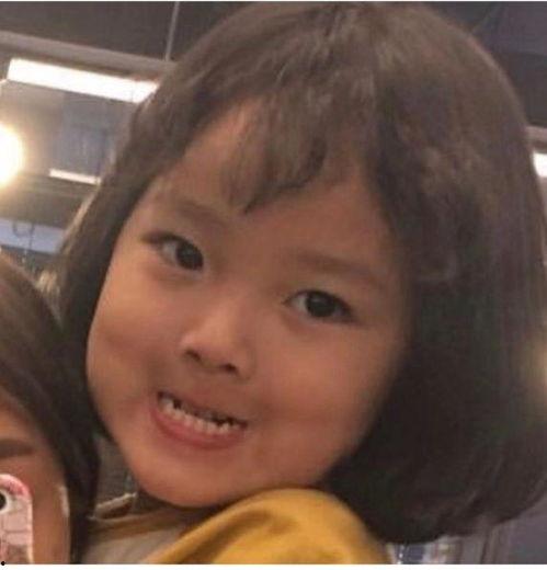 虎牙莎莉现场吃瓜,趣味横生瞬间引爆网友热议