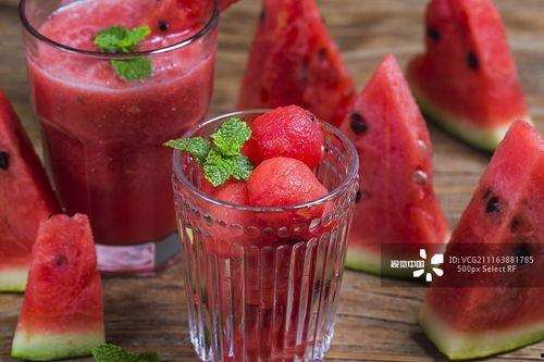 养娃吃大瓜,甜蜜大瓜，共享欢乐时光