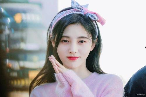 王心怡吃瓜壁纸