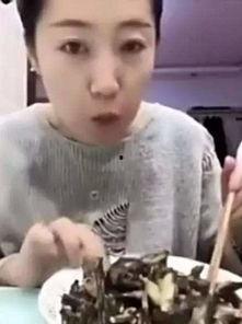 女主播吃网纹瓜的视频