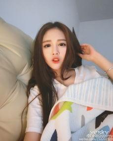 女主播吃网纹瓜的视频