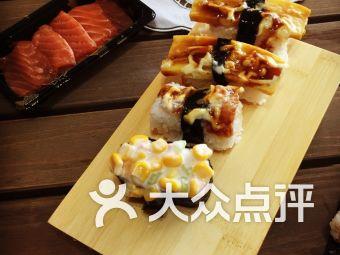 财富广场吃瓜,吃瓜群众的欢乐盛宴